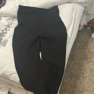 black ribbed lululemon leggings
